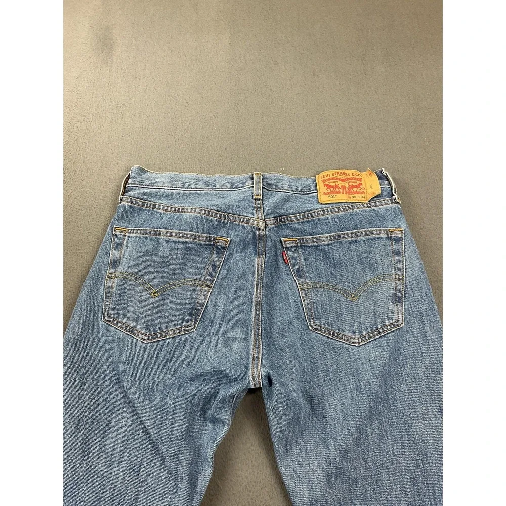 Levis 501 Jeans Mens 32x34 Medium Wash Blue Straight Button Fly Classic Fit